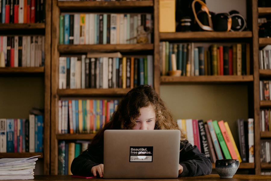Angielski online dla młodzieży — jak motywować nastolatków do nauki języka?